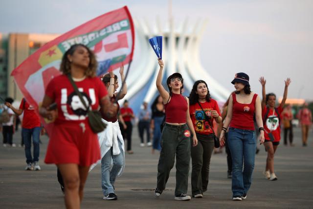 Supporters of Brazil's President and presidential candidate Luiz Inacio Lula da Silva attend a campaign rally on the Esplanade of Ministries in Brasilia on October 13, 2026, ahead of the October 25 presidential runoff. (Photo by Sergio Lima / AFP)