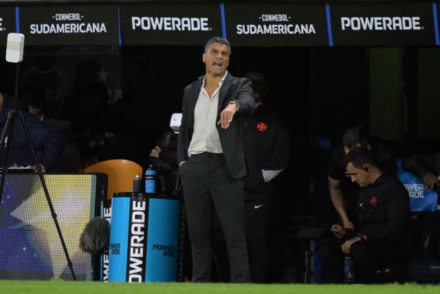 Vasco da Gama's Portuguese head coach Pedro Emanuel gives instructions to his players during the Copa Sudamericana semifinal first leg football match between Argentina's Boca Juniors and Brazil's Vasco da Gama at the Bombonera stadium in Buenos Aires on October 13, 2026. (Photo by JUAN MABROMATA / AFP)