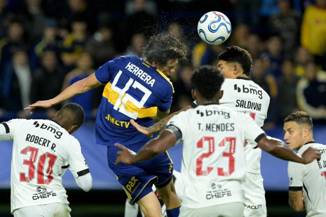 Boca Juniors' defender #42 Facundo Herrera heads the ball during the Copa Sudamericana semifinal first leg football match between Argentina's Boca Juniors and Brazil's Vasco da Gama at the Bombonera stadium in Buenos Aires on October 13, 2026. (Photo by JUAN MABROMATA / AFP)