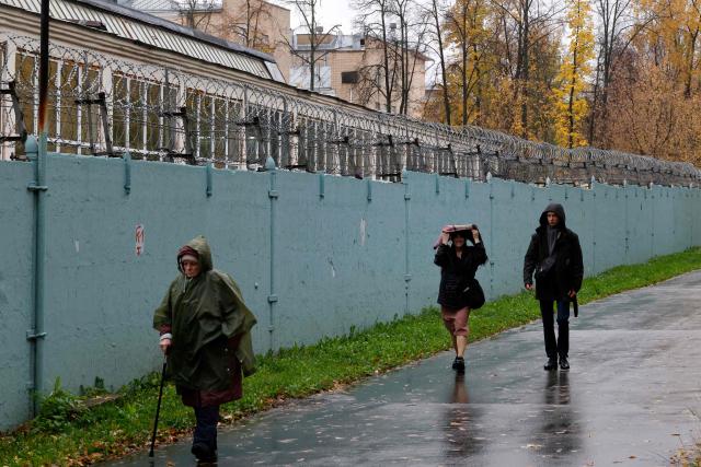 People walk past Moscow's high-security Lefortovo prison, used to jail those being investigated by the FSB security services, on October 14, 2026. Tokyo said on October 14, 2026 it had urged Moscow to ensure "fair and impartial treatment" of a Japanese journalist who was arrested by Russia on suspicion of espionage. Moscow accused the man -- Yuki Imai, a reporter with the Hokkaido Shimbun newspaper -- of working for Japanese intelligence to collect information about Russia's defensive capabilities on the Far East island of Sakhalin. (Photo by TATYANA MAKEYEVA / AFP)