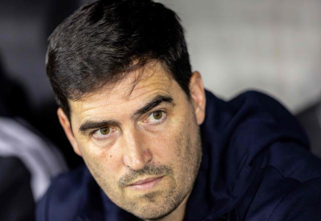 Liverpool's Spanish head coach Andoni Iraola attends the UEFA Champions League football match between LASK and Liverpool FC in Linz, Austria on October 14, 2026. (Photo by Branislav Racko / AFP)