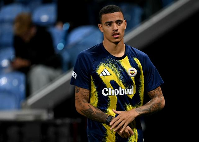 Fenerbahce's English striker #11 Mason Greenwood warms up ahead of the UEFA Champions League, league phase football match between Aston Villa and Fenerbahce at Villa Park in Birmingham, central England on October 14, 2026. (Photo by Paul ELLIS / AFP)