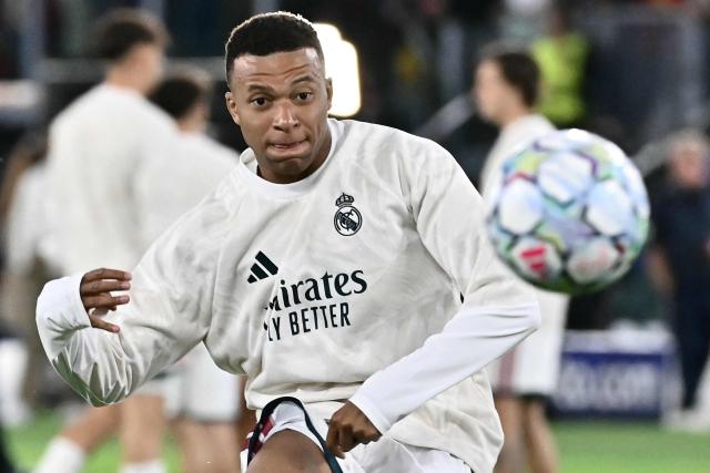 Real Madrid's French forward #10 Kylian Mbappe warms up before the UEFA Champions League - 1st round day 2 football match between AS Roma and Real Madrid at the Olympic Stadium in Rome on October 14, 2026. (Photo by Filippo MONTEFORTE / AFP)