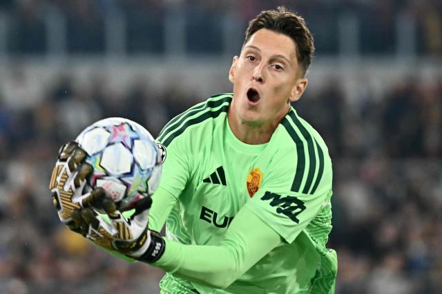 AS Roma's Italian goalkeeper #95 Pierluigi Gollini catches the ball during the UEFA Champions League - 1st round day 2 football match between AS Roma and Real Madrid at the Olympic Stadium in Rome on October 14, 2026. (Photo by Filippo MONTEFORTE / AFP)