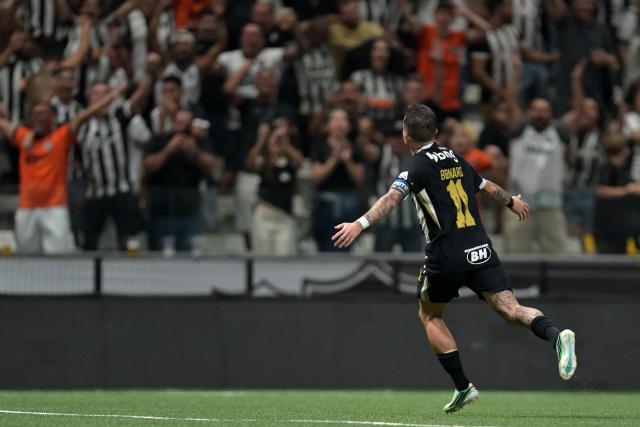 Atletico Mineiro's midfielder #11 Bernard celebrates after scoring his team's second goal during the Copa Sudamericana semifinal first leg football match between Brazil's Atletico Mineiro and Uruguay's Montevideo City Torque at the Arena MRV stadium in Belo Horizonte, Brazil on October 14, 2026. (Photo by DOUGLAS MAGNO / AFP)