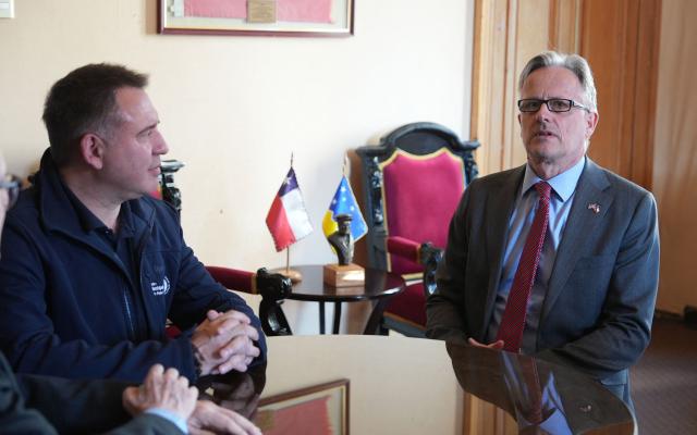 Punta Arenas Mayor Claudio Radonich (L) talks with British Ambassador to Chile David Concar during a meeting in Punta Arenas, Chile, on October 14, 2026. Business leaders from Chile and the Falkland Islands met in Punta Arenas, southern Chile, in September to finalize details of a new commercial shipping route, which is scheduled to begin operating between November and December 2026. (Photo by Claudio MONGE / AFP)