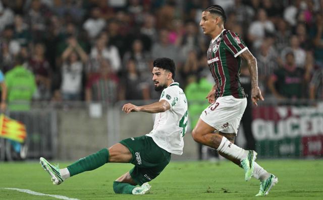 Palmeiras' Argentine forward #42 Jose Manuel Lopez scores his team's first goal during the Copa Libertadores semifinal first leg football match between Brazil's Fluminense and Palmeiras at the Maracana stadium in Rio de Janeiro, Brazil, on October 14, 2026. (Photo by MAURO PIMENTEL / AFP)