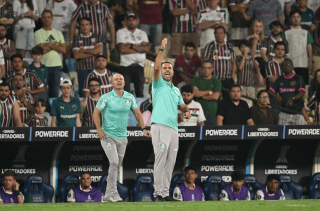 Palmeiras' interim coach Andrey Dos Santos gestures during the Copa Libertadores semifinal first leg football match between Brazil's Fluminense and Palmeiras at the Maracana stadium in Rio de Janeiro, Brazil, on October 14, 2026. (Photo by MAURO PIMENTEL / AFP)