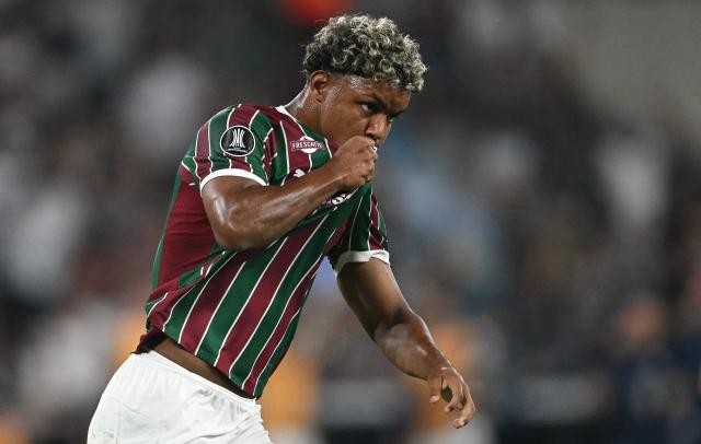 Fluminense's midfielder #34 Wesley Nata celebrates scoring his team's first goal during the Copa Libertadores semifinal first leg football match between Brazil's Fluminense and Palmeiras at the Maracana stadium in Rio de Janeiro, Brazil, on October 14, 2026. (Photo by MAURO PIMENTEL / AFP)