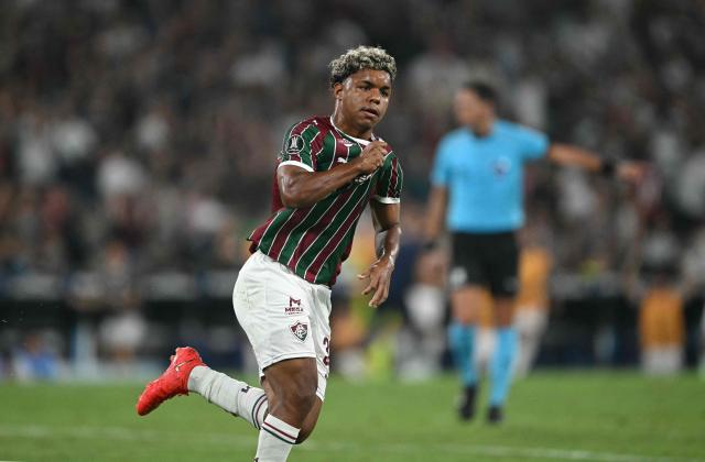 Fluminense's midfielder #34 Wesley Nata celebrates scoring his team's first goal during the Copa Libertadores semifinal first leg football match between Brazil's Fluminense and Palmeiras at the Maracana stadium in Rio de Janeiro, Brazil, on October 14, 2026. (Photo by MAURO PIMENTEL / AFP)