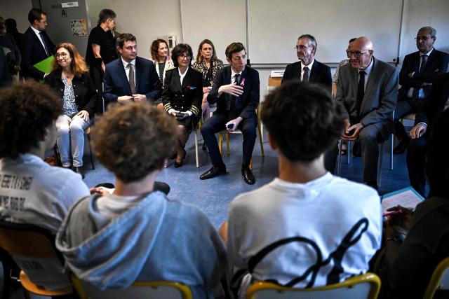 France's Education Minister Edouard Geffray (C) speaks with students next to Gironde prefect Sophie Brocas (C,L) during a visit to the Graves high school in Gradignan, a Bordeaux suburb, on October 15, 2026. Replacement problems in the 114 high schools classified as priority by the National Education Ministry will be resolved when classes resume after the All Saints' Day holidays, Education Minister Edouard Geffray said on October 15, 2026 during a visit to the Gironde department. (Photo by Christophe ARCHAMBAULT / AFP)