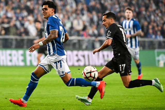 Lech Poznan's Honduras forward #77 Luis Palma (L) and Bayer Leverkusen's Spanish defender #17 Lucas Vazquez vie for the ball during the UEFA Europa League football match between Lech Poznan and Bayer Leverkusen in Poznan, on October 15, 2026. (Photo by Sergei GAPON / AFP)