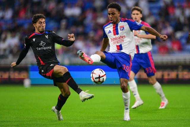 Lyon's Danish midfielder #99 Noah Nartey (R) fights for the ball with Crystal Palace's Spanish forward #10 Yeremi Pino during the UEFA Europa League, league phase matchday 2, football match between Olympique Lyonnais and Crystal Palace at the Groupama Stadium in Decines-Charpieu, near Lyon, on October 15, 2026. (Photo by OLIVIER CHASSIGNOLE / AFP)