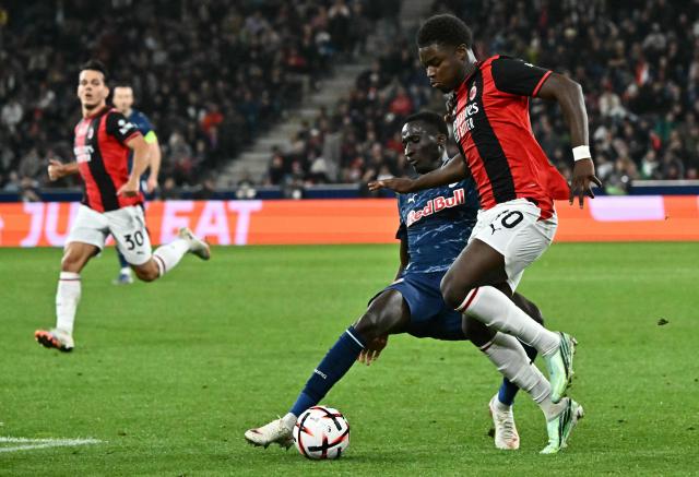 AC Milan's Italian midfielder #70 Alphadjo Cisse (R) and Salzburg's Gambian midfielder #32 Abubakr Barry vie for the ball during the UEFA Europa League football match between Salzburg and AC Milan in Salzburg, on October 15, 2026. (Photo by Joe Klamar / AFP)