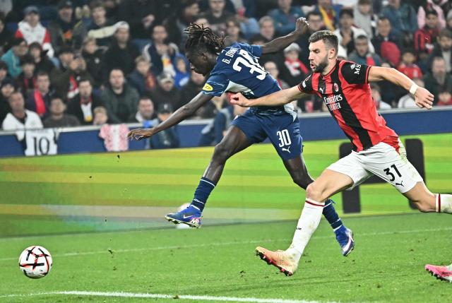 Salzburg's Malian forward #30 Gaoussou Diakite (L) and AC Milan's Serbian defender #31 Strahinja Pavlovic vie for the ball during the UEFA Europa League football match between Salzburg and AC Milan in Salzburg, on October 15, 2026. (Photo by Joe Klamar / AFP)