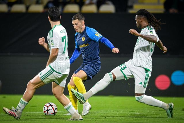 Celje's midfielder #11 Milot Avdyli (C) controls the ball as Omonia's midfielder #74 Panagiotis Andreou (L) and Omonia's defender #93 Jean-Kevin Duverne (R) look on during the UEFA Europa League, league phase matchday 2, football match between NK Celje and Omonoia at the Stadion Z'dezele in Celje, on October 15, 2026. (Photo by Jure Makovec / AFP)