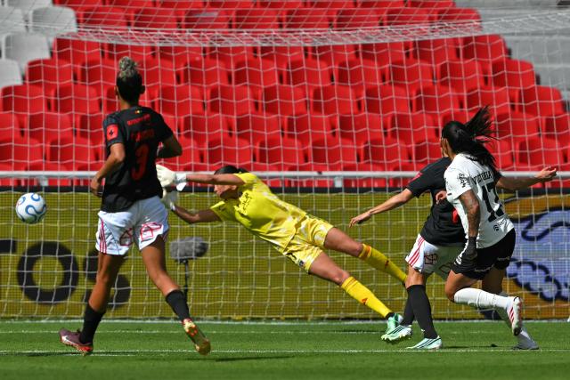 Corinthians' midfielder #17 Victoria Albuquerque scores the opening goal during the 2026 Women's Copa Libertadores Group A football match between Brazil's Corinthians and Chile's Colo Colo at the Rodrigo Paz Delgado Stadium in Quito, on October 15, 2026. (Photo by Rodrigo BUENDIA / AFP)