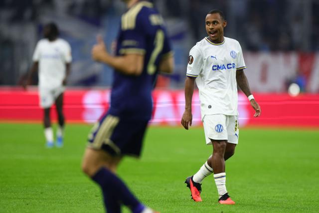 Marseille's forward #14 Igor Paixao (R) reacts during the UEFA Europa League, league phase matchday 2, football match between Olympique de Marseille and Olympiacos at the Stade Velodrome in Marseille, on October 15, 2026. (Photo by Clement MAHOUDEAU / AFP)