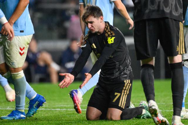 Juventus' Portuguese forward #07 Francisco Chico Conceicao gestures after missing a chance to score during the Europa League round 1 day 2 football match between RC Celta de Vigo and Juventus FC at the Balaidos Stadium in Vigo on October 15, 2026. (Photo by Miguel RIOPA / AFP)