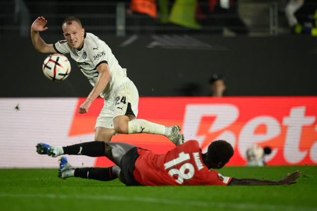 Rennes' Cameroonian defender #18 Mahamadou Nagida (R) fights for the ball with OFI Crete's defender #24 Lorenzo Dickmann during the UEFA Europa League football match between Stade Rennais and Ofi Crete at The Roazhon Park Stadium in Rennes, western France on October 15, 2026. (Photo by Loic VENANCE / AFP)