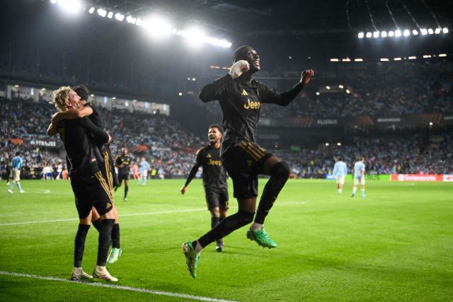 Juventus' French forward #09 Randal Kolo Muani (R) celebrates scoring his team's second goal during the Europa League round 1 day 2 football match between RC Celta de Vigo and Juventus FC at the Balaidos Stadium in Vigo on October 15, 2026. (Photo by Miguel RIOPA / AFP)