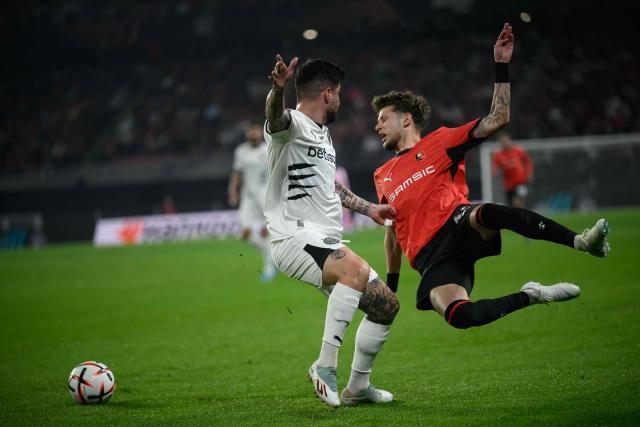 Rennes' Polish midfielder #17 Sebastian Szymanski (R) fights for the ball with OFI Crete's forward #11 Taxiarchis Fountas (L) during the UEFA Europa League, league phase matchday 2, football match between Stade Rennais and OFI Crete at the Roazhon Park in Rennes, western France on October 15, 2026. (Photo by Loic VENANCE / AFP)