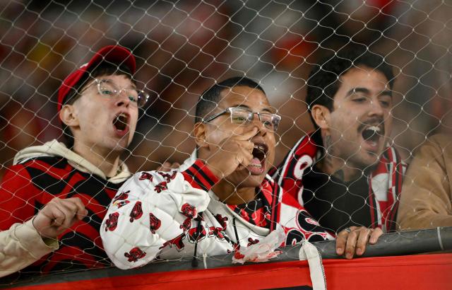 Flamengo fans react after the Copa Libertadores semifinal first leg football match between Argentina's Estudiantes de La Plata and Brazil's Flamengo at the UNO Jorge Luis Hirschi stadium in La Plata, Buenos Aires province, on October 15, 2026. (Photo by Luis ROBAYO / AFP)
