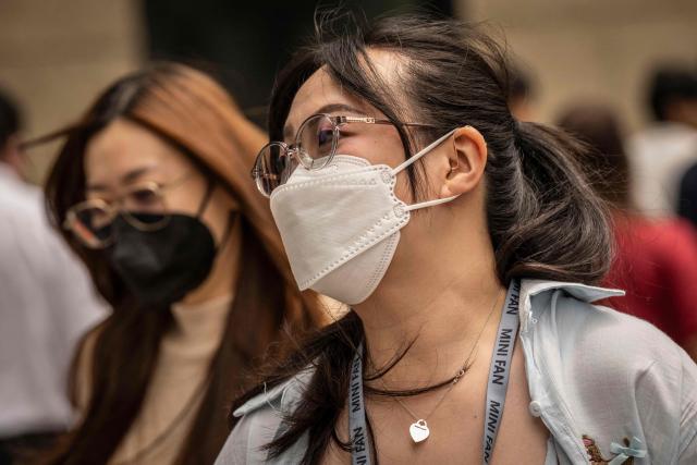 People wearing face masks walk along a street in Singapore on October 16, 2026, as the country continues to be shrouded in haze caused by fires in Indonesia. Toxic haze has covered parts of Indonesia, Malaysia and Singapore for weeks as Jakarta struggles to contain fires that have scorched large tracts of Borneo and Sumatra, with the smoke drifting across the region. (Photo by Yuichi YAMAZAKI / AFP)