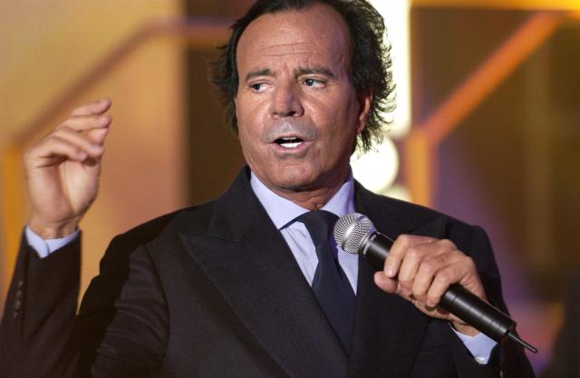(FILES) Spanish singer Julio Iglesias performs on stage for the Telethon charity operation in Paris on December 6, 2003. A possible investigation into veteran crooner Julio Iglesias for alleged abuse of two women ex-employees is a step closer after prosecutors said Spain could judge the case, legal sources said on October 15, 2026. (Photo by Bertrand GUAY / AFP)