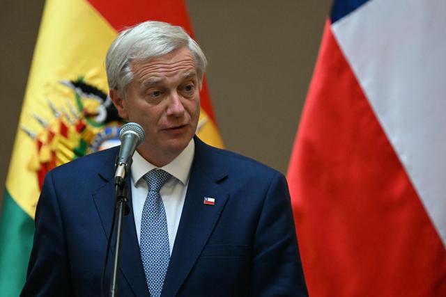 Chile's President Jose Antonio Kast (R) delivers remarks during a signing ceremony at the Palacio Quemado presidential palace in La Paz on October 16, 2026. (Photo by AIZAR RALDES / AFP)