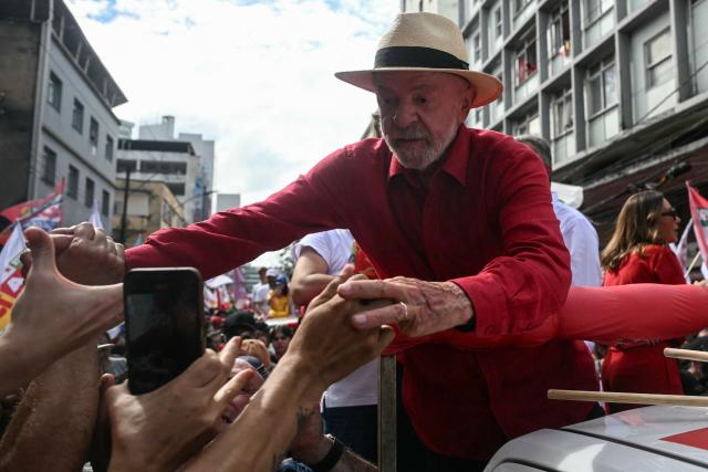 Brazil's President and presidential candidate Luiz Inacio Lula da Silva of the Workers' Party (PT) greets supporters during a campaign rally in Juiz de Fora, Minas Gerais state, Brazil, on October 16, 2026, ahead of last round of the presidential runoff election. (Photo by MAURO PIMENTEL / AFP)