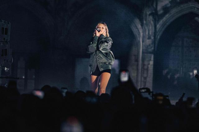 Belgian singer Angele Josephine Aimee Van Laeken, known as Angele, performs on the occasion of the release of her album "Instinct" at the Grand-Place (Grote Markt) in Brussels on October 16, 2026. (Photo by EMILE WINDAL / Belga / AFP) / Belgium OUT