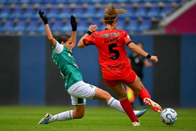 Deportivo Cali's midfielder #06 Paula Medina and Libertad's defender #05 Paola Genes fight for the ball during the 2026 Women's Copa Libertadores Group D football match between Colombia's Deportivo Cali and Paraguay's Libertad at the Rodrigo Paz Delgado Stadium in Quito on October 16, 2026. (Photo by Rodrigo BUENDIA / AFP)