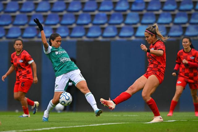Deportivo Cali's midfielder #06 Paula Medina and Libertad's defender #05 Paola Genes fight for the ball during the 2026 Women's Copa Libertadores Group D football match between Colombia's Deportivo Cali and Paraguay's Libertad at the Rodrigo Paz Delgado Stadium in Quito on October 16, 2026. (Photo by Rodrigo BUENDIA / AFP)