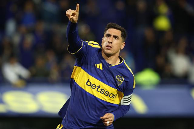 Boca Juniors' Uruguayan forward #16 Miguel Merentiel celebrates after scoring the equalising goal during the Argentine Professional League 2026 Clausura tournament football match between Boca Juniors and Talleres de Cordoba at La Bombonera stadium in Buenos Aires on October 16, 2026. (Photo by Alejandro PAGNI / AFP)