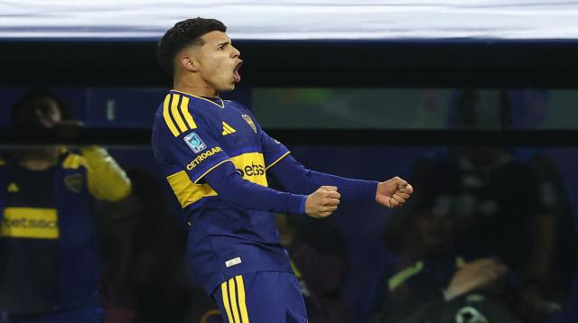 Boca Juniors' forward #19 Leonel Flores celebrates after scoring his team's second goal during the Argentine Professional League 2026 Clausura tournament football match between Boca Juniors and Talleres de Cordoba at La Bombonera stadium in Buenos Aires on October 16, 2026. (Photo by Alejandro PAGNI / AFP)