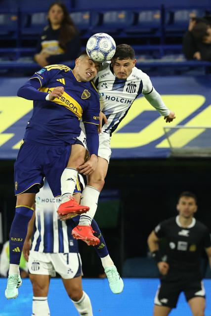Boca Juniors' defender #06 Rodrigo Battaglia (L) and Talleres' forward #09 Agustin Alvarez fight for the ball during the Argentine Professional League 2026 Clausura tournament football match between Boca Juniors and Talleres de Cordoba at La Bombonera stadium in Buenos Aires on October 16, 2026. (Photo by Alejandro PAGNI / AFP)
