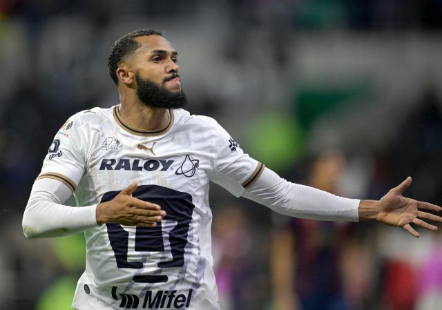 Pumas' Brazilian forward #23 Juninho Vieira celebrates after scoring the opening goal during the Liga MX Apertura tournament football match between Atlante and Pumas at the Ciudad de los Deportes stadium in Mexico City on October 16, 2026. (Photo by Alfredo ESTRELLA / AFP)