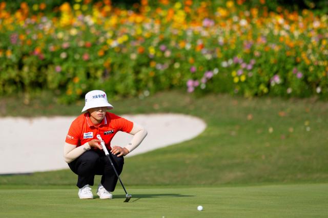 South Korea's Amy Yang lines up a putt during the Buick LPGA Shanghai golf tournament in Shanghai on October 17, 2026. (Photo by CN-STR / AFP) / China OUT