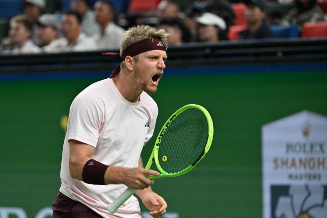 Spain's Alejandro Davidovich Fokina celebrates a point against Germany's Alexander Zverev during their men's singles semi-final match at the Shanghai Masters tennis tournament in Shanghai on October 17, 2026. (Photo by Hector RETAMAL / AFP)