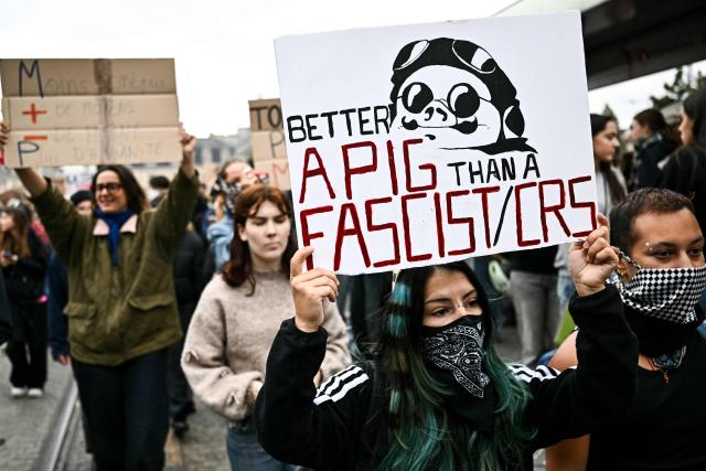 A protester holds a placard during a demonstration to protest against the "high cost of living", in Bordeaux, southwestern France, on October 17, 2026 as part of a nationwide call for mobilisation bringing together various groups expressing their anger: former "Yellow Vests", secondary school and university students, climate activists and even farmers. After weeks of student protests, France faces broader, nationwide demonstrations on October 17, 2026 over the cost of living, setting up a potentially fraught six months heading into a presidential election. A police source told AFP that authorities estimated nearly 200,000 people could take part, with 40,000 in Paris. (Photo by Christophe ARCHAMBAULT / AFP)