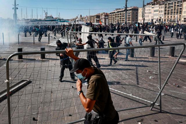 Protesters move barriers during a demonstration against the "high cost of living", in Marseille, southern France, on October 17, 2026 as part of a nationwide call for mobilisation bringing together various groups expressing their anger: former "Yellow Vests", secondary school and university students, climate activists and even farmers. After weeks of student protests, France faces broader, nationwide demonstrations on October 17, 2026 over the cost of living, setting up a potentially fraught six months heading into a presidential election. A police source told AFP that authorities estimated nearly 200,000 people could take part, with 40,000 in Paris. (Photo by Thibaud MORITZ / AFP)