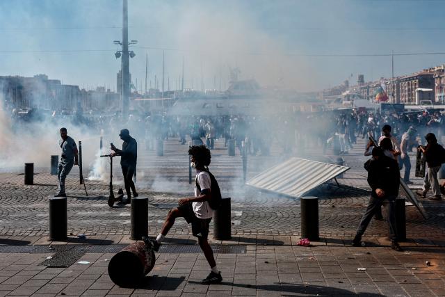 Protesters take part in a demonstration against the "high cost of living", in Marseille, southern France, on October 17, 2026 as part of a nationwide call for mobilisation bringing together various groups expressing their anger: former "Yellow Vests", secondary school and university students, climate activists and even farmers. After weeks of student protests, France faces broader, nationwide demonstrations on October 17, 2026 over the cost of living, setting up a potentially fraught six months heading into a presidential election. A police source told AFP that authorities estimated nearly 200,000 people could take part, with 40,000 in Paris. (Photo by Thibaud MORITZ / AFP)