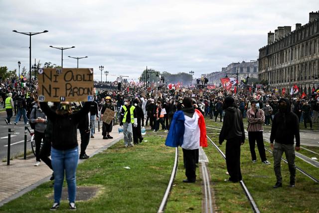 Protesters attend a demonstration to protest against the "high cost of living", in Bordeaux, southwestern France, on October 17, 2026 as part of a nationwide call for mobilisation bringing together various groups expressing their anger: former "Yellow Vests", secondary school and university students, climate activists and even farmers. After weeks of student protests, France faces broader, nationwide demonstrations on October 17, 2026 over the cost of living, setting up a potentially fraught six months heading into a presidential election. A police source told AFP that authorities estimated nearly 200,000 people could take part, with 40,000 in Paris. (Photo by Christophe ARCHAMBAULT / AFP)