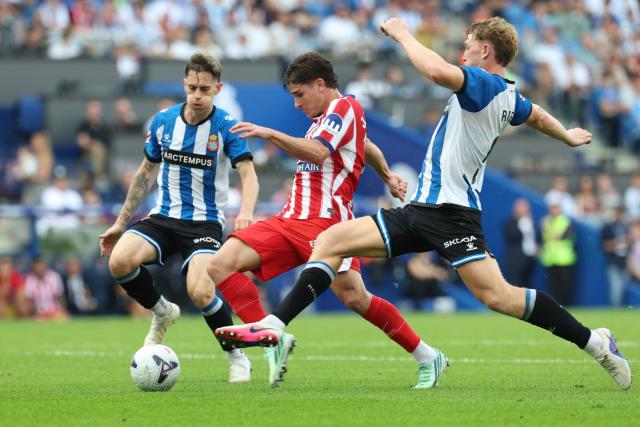 Atletico Madrid's Argentine forward #19 Julian Alvarez (C) is challenged by Espanyol's Spanish midfielder #22 Alex Calatrava (L) and Espanyol's German defender #05 Clemens Riedel during the Spanish league football match between RCD Espanyol and Club Atletico de Madrid at RCDE Stadium in Cornella de Llobregat on October 17, 2026. (Photo by Lluis GENE / AFP)