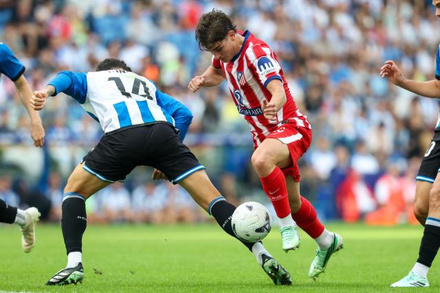Atletico Madrid's Argentine forward #19 Julian Alvarez (R) evades Espanyol's Spanish defender #14 Unai Nunez during the Spanish league football match between RCD Espanyol and Club Atletico de Madrid at RCDE Stadium in Cornella de Llobregat on October 17, 2026. (Photo by Lluis GENE / AFP)