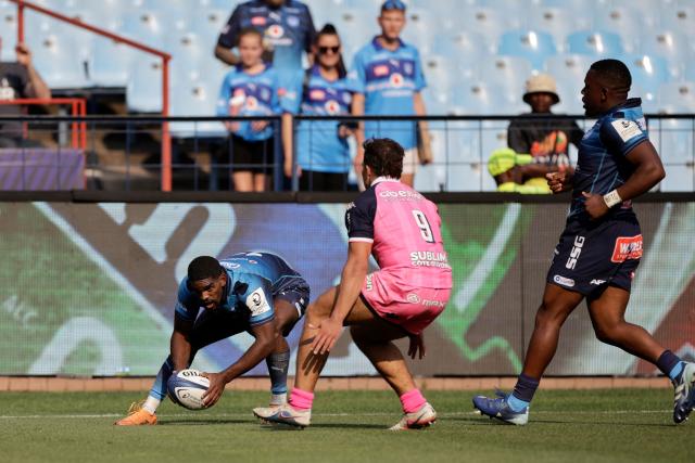 Bulls' South African wing Cheswill Jooste scores a try during the European Rugby Champions Cup group A match between the Bulls and Stade Francais at the Loftus Versfeld Stadium in Pretoria on October 17, 2026. (Photo by PHILL MAGAKOE / AFP)