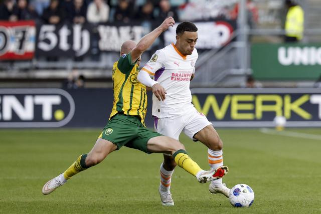 ADO Den Haag's Dutch forward #11 Evan Rottier (L) fights for the ball with   PSV Eindhoven's US defender #08 Sergino Dest during the Dutch Eredivisie football match between ADO Den Haag and PSV Eindhoven at the WerkTalent Stadion in The Hague on October 17, 2026. (Photo by Bas Czerwinski / ANP / AFP) / Netherlands OUT
