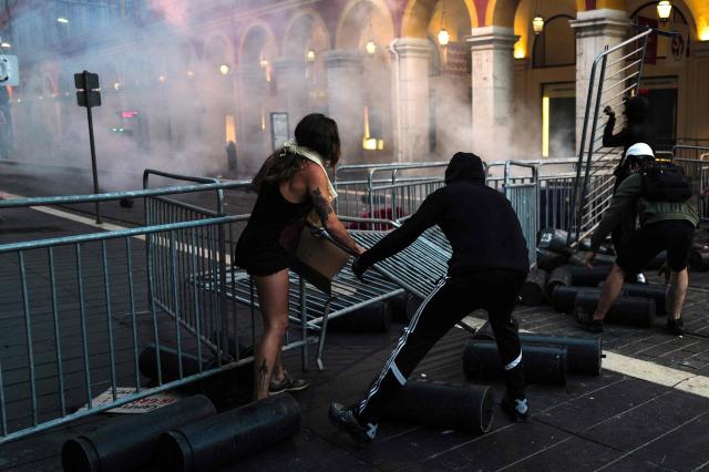 Protesters erect barricades at the Place Massena during a demonstration against the "high cost of living", in Nice, southern France, on October 17, 2026 as part of a nationwide call for mobilisation bringing together various groups expressing their anger: former "Yellow Vest", secondary school and university students, climate activists and even farmers. After weeks of student protests, France faces broader, nationwide demonstrations on October 17, 2026 over the cost of living, setting up a potentially fraught six months heading into a presidential election. A police source told AFP that authorities estimated nearly 200,000 people could take part, with 40,000 in Paris. (Photo by Valery HACHE / AFP)