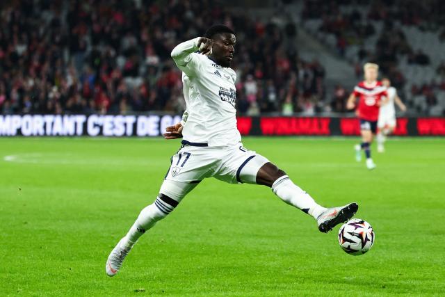 Brest's Bissau-Guinean forward #17 Mama Balde controls the ball during the French L1 football match between Lille LOSC and Stade Brestois 29 (Brest) at the Stade Pierre-Mauroy in Villeneuve-d'Ascq, northern France, on October 17, 2026. (Photo by Sameer AL-DOUMY / AFP)